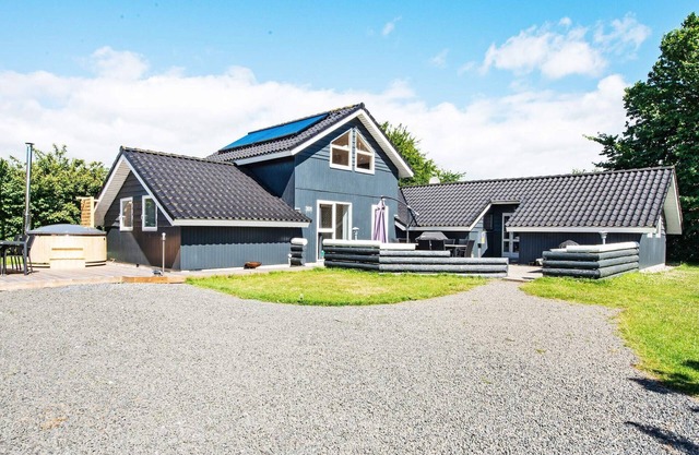 10 person holiday home in Juelsminde-By Traum