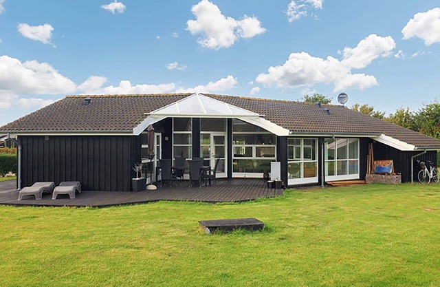 10 person holiday home in Rudkøbing-By Traum