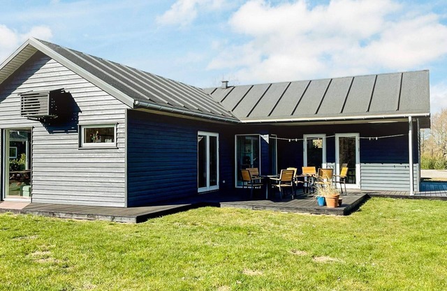 10 person holiday home in Glesborg-By Traum