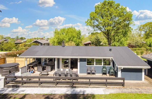 10 person holiday home in Glesborg-By Traum