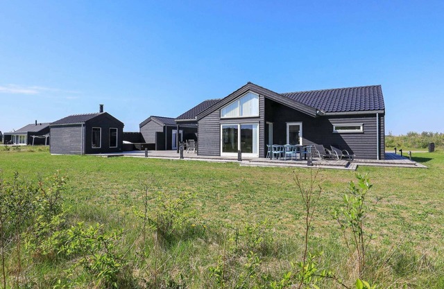 10 person holiday home in Brovst-By Traum