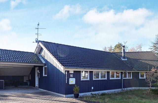 10 person holiday home in Hadsund