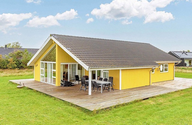 10 person holiday home in Brovst-By Traum