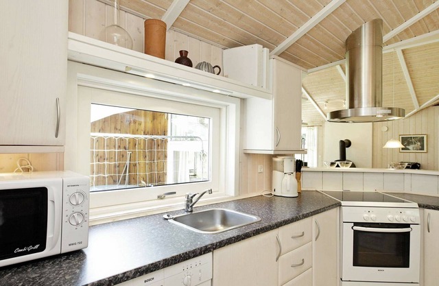 10 person holiday home in Ålbæk