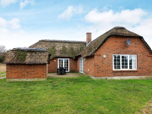 10 person holiday home in Ulfborg-By Traum