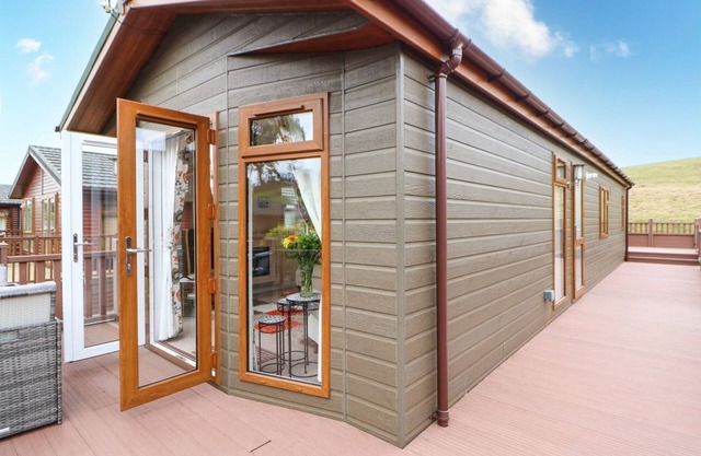 10 Poppy Lodge