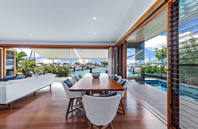 10 The Cove - Airlie Beach Waterfront Luxury