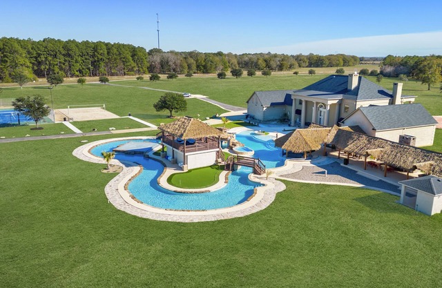 100+ acres sleeps 30, pool, lazy river, hot tub, bball, tennis, and more