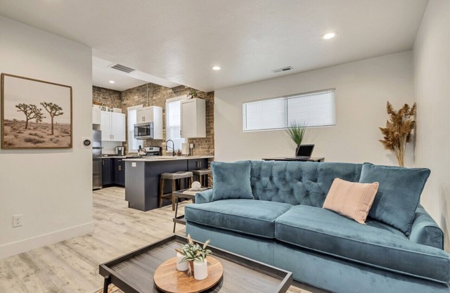 100 yr-old Charm! You won't want to leave - minutes to Downtown.