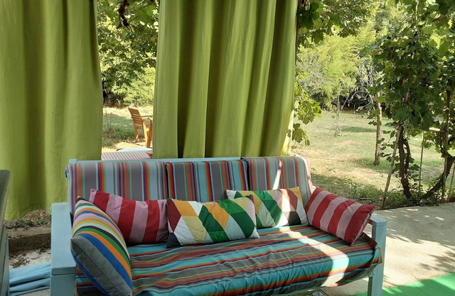 1000m2 garden shed by the river in the village of Barjols