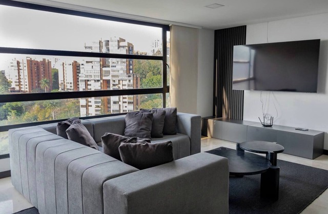 1002 - Beautiful Apartment In El Poblado Medellin
