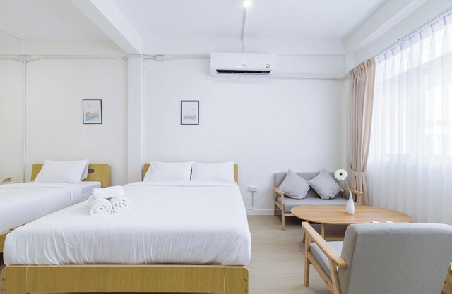 100m from BTS Bangchak, Townhouse with 4 rooms for 12+3 people, free wifi & maid
