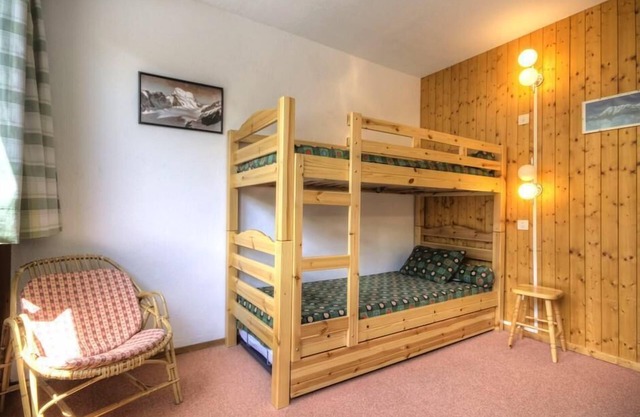 100m from ski slopes, 3rd floor, tv, ski locker, 53m², La Plagne