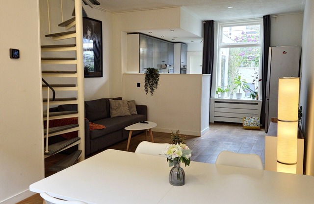100m2 Train Station - City Center Home Alkmaar