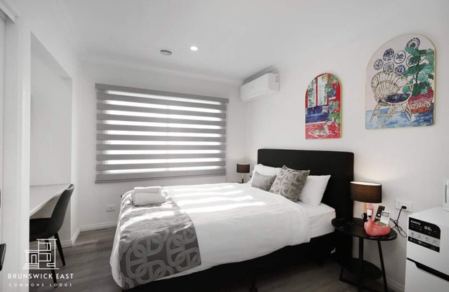 104 Chic Queen BR w/Fast WiFi - 18 mins tram to CBD