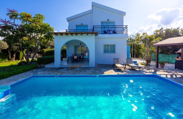 Sun Beach Villa Tria 