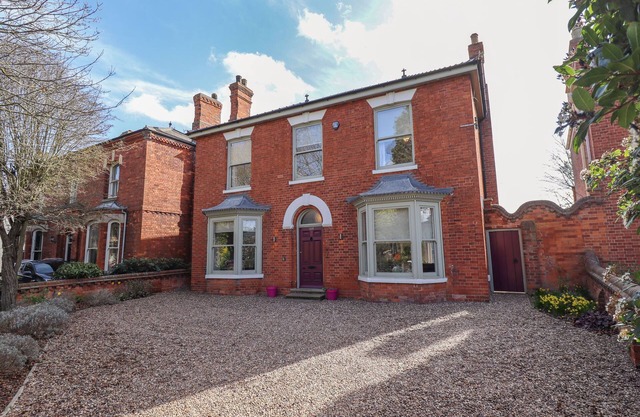 105 SPILSBY ROAD, pet friendly, character holiday cottage in Boston