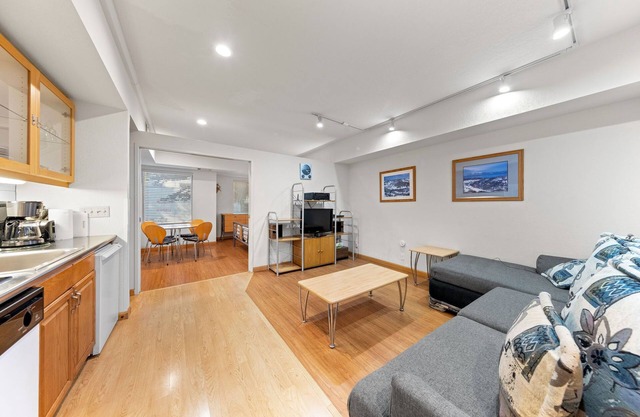 109 | Relax in Style - Studio w/View, Sauna, Tubs