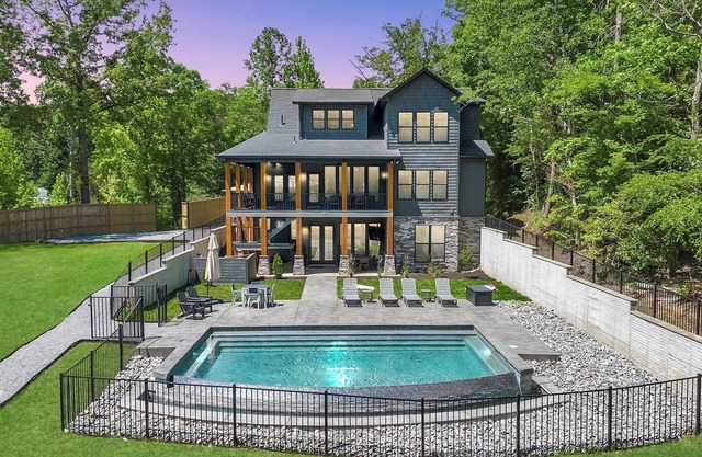 10BR Vista Pointe Estate, Lakefront Luxury w/Heated Salt Pool, Hot Tub, Dock!