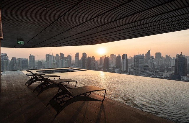 10min from Thonglor-Ekkamai Luxury1BR Condo with City Sky Pool view