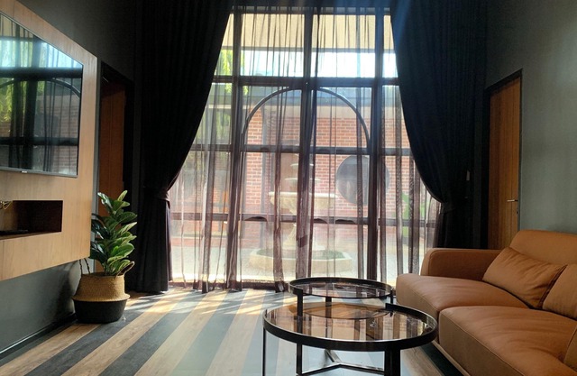 11 Bedrooms city courtyard villa in the center of Bangkok.
