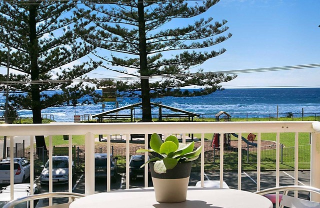 #11 Camden House - Sun, Surf, and Sand: A Beachfront Getaway