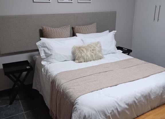 11 Debonair Self Catering Apartment