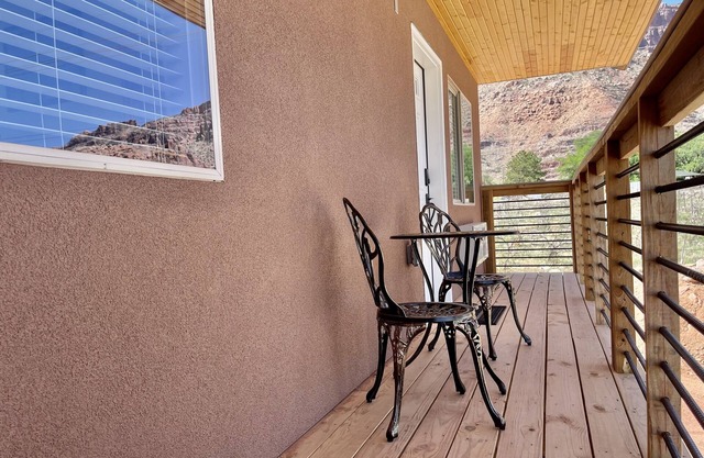 #11 Garage, Balcony, Walking Distance to Hiking Trails