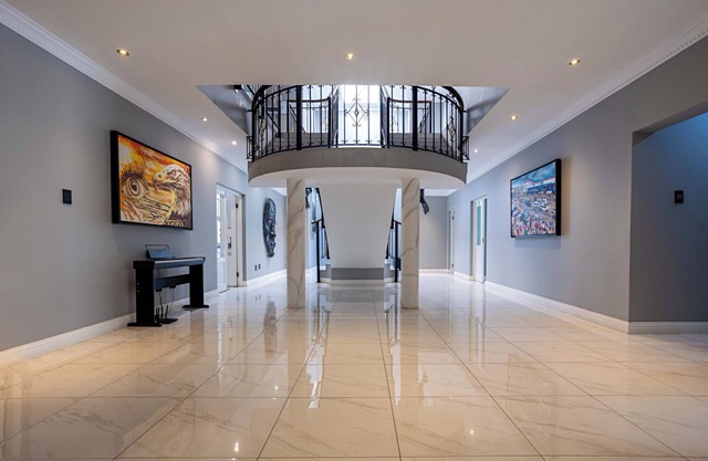 11 Hotel Suites in Northcliff with AC, Wi-Fi, swimming pool & free breakfast.
