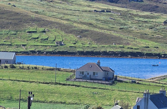 11 KNOCK, pet friendly, character holiday cottage in Carloway
