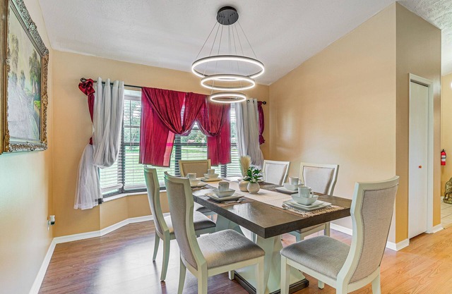 11 Mi to Dtwn: Ocala Home w/Screened-In Lanai!