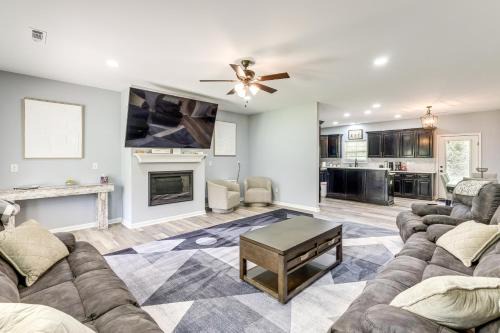 11 Mi to Troy University Family Home with Yard