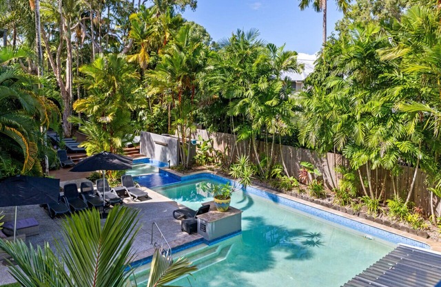 11 On The Reef Stunning apartment walking distance to Four Mile Beach & Macrossan St