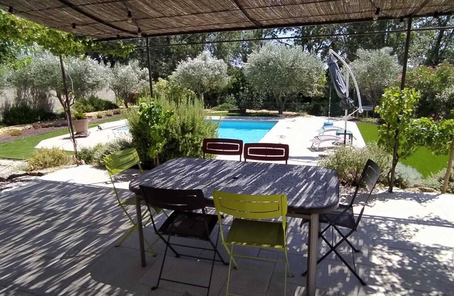 110m² single storey house with swimming pool