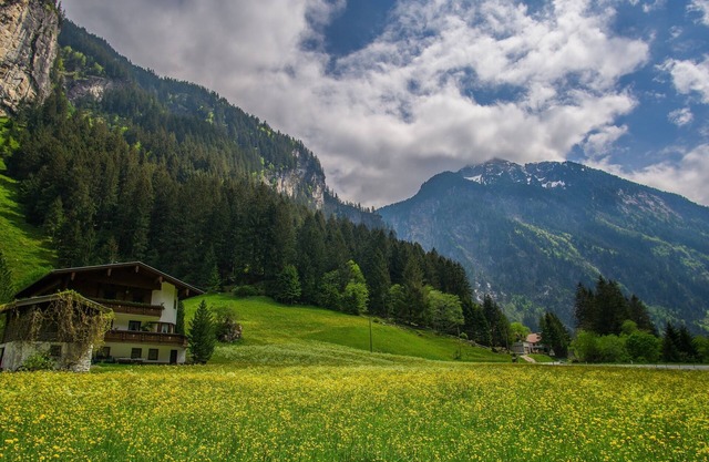 110m² vacation apartment in a quiet location in the wild and romantic Zillertal valley