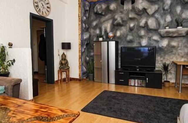 #111 - LUX-Flat Lennep Altstadt - Netflix & Prime rock wall