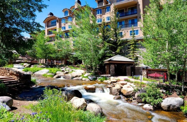 112 | Ski in/out + Ski Valet, 4 Season Pool & Spa.