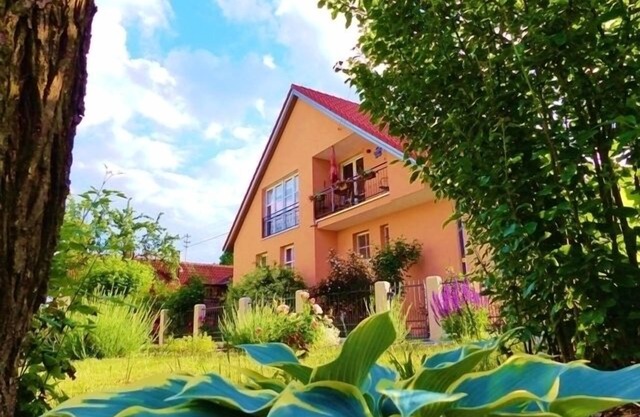 115qm große Ferienwohnung mit Balkon und großzügigem Gästegarten