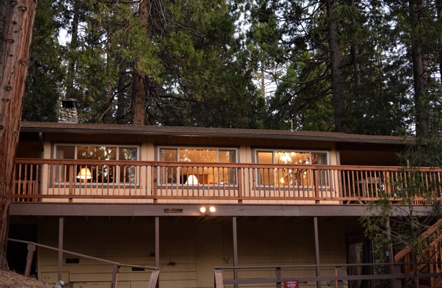 (11B) Sequoia House at The Redwoods In Yosemite