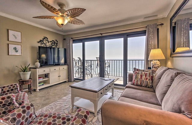 11th-Floor PCB Condo w/Ocean View, Walk to Dining