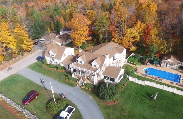 12 BR/13.5 BA Inn w/Views of White Mountains & Heated Pool
