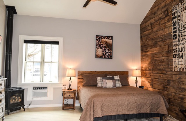 #12 Honeymoon in a Historic Inn, Coffee Cottage