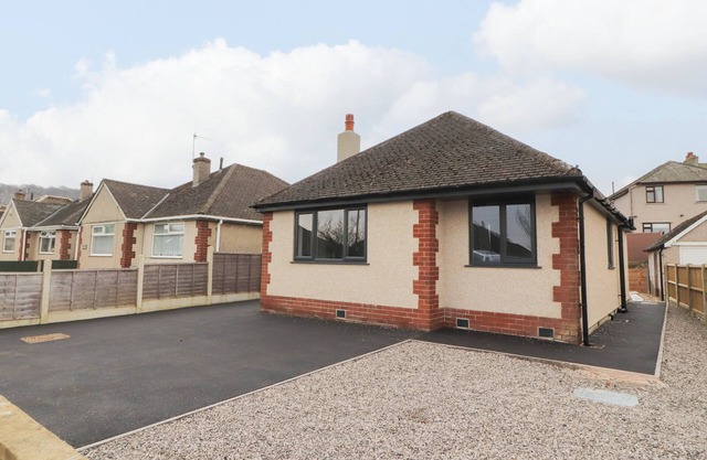12 MEREFELL ROAD, romantic, with a garden in Bolton Le Sands