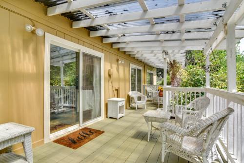 12 Mi to Portland Aloha Home with Private Backyard