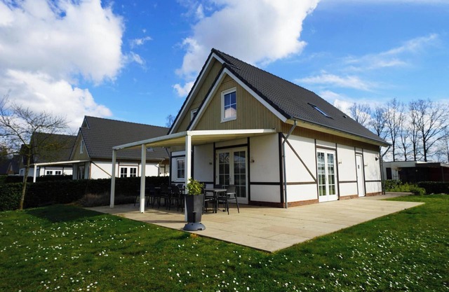12-person family villa with 6 bedrooms and 2 bathrooms