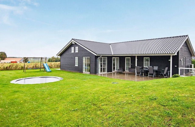 12 person holiday home in Ebeltoft-By Traum