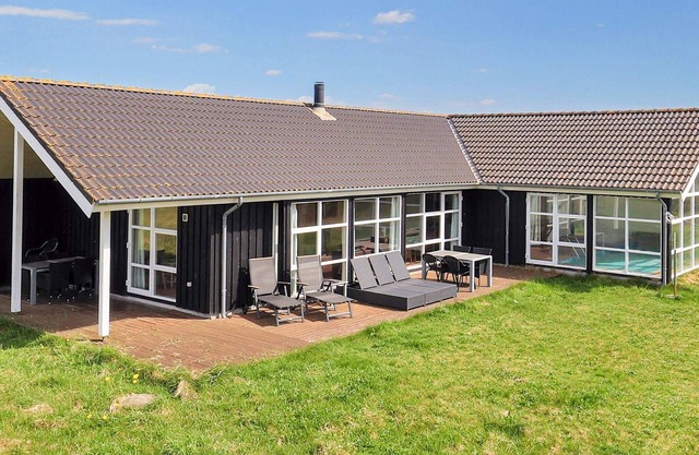12 person holiday home in Pandrup-By Traum