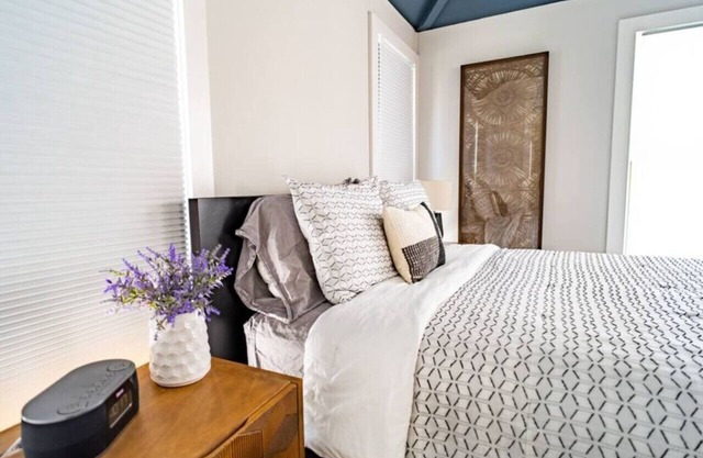 12 S Loft Vibe: City Living - Close to Downtown