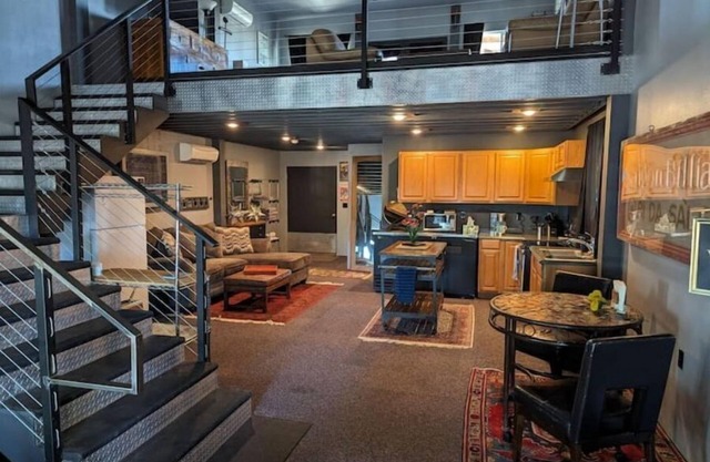 1200 sq/ft loft home. huge deck. Private jacuzzi.