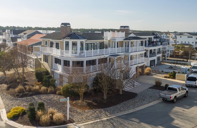 121 Breakwater Reach - FABULOUS home in Cape Shores!